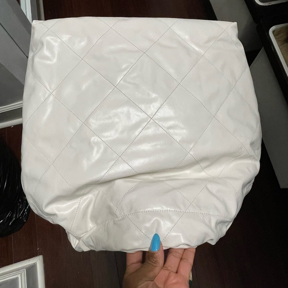white large Chanel 22 bag with wallet, box, cards, dustbag, &. cleancloth - Picture 10 of 16